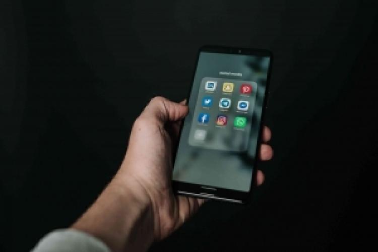 Bagaimana Media Sosial Mempengaruhi Gaya Komunikasi Kita