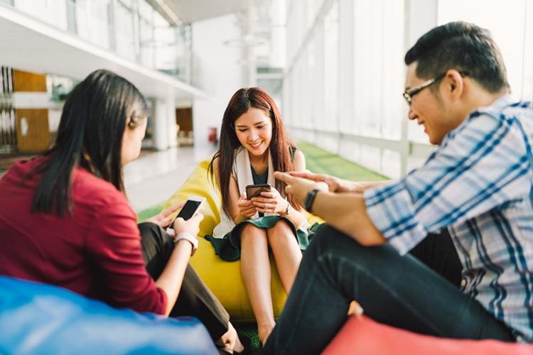 Pengaruh Teknologi Terkini terhadap Hubungan Sosial