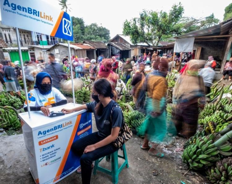 Digitalisasi Layanan Keuangan, BRILink Mudahkan Pencairan PKH Tanpa Antri di Bank